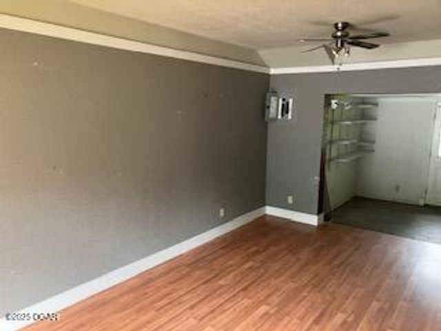 828 Stratford Place, Neosho, MO 64850