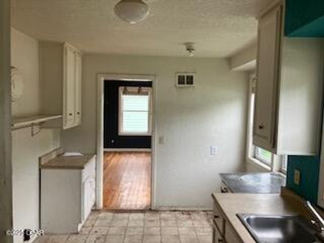 828 Stratford Place, Neosho, MO 64850