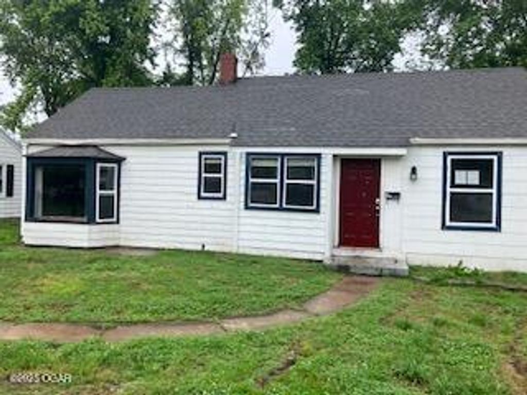 828 Stratford Place, Neosho, MO 64850