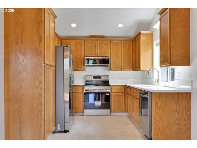 6021 FIRESTONE Dr, Eugene, OR 97402