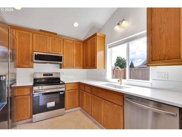 6021 FIRESTONE Dr, Eugene, OR 97402