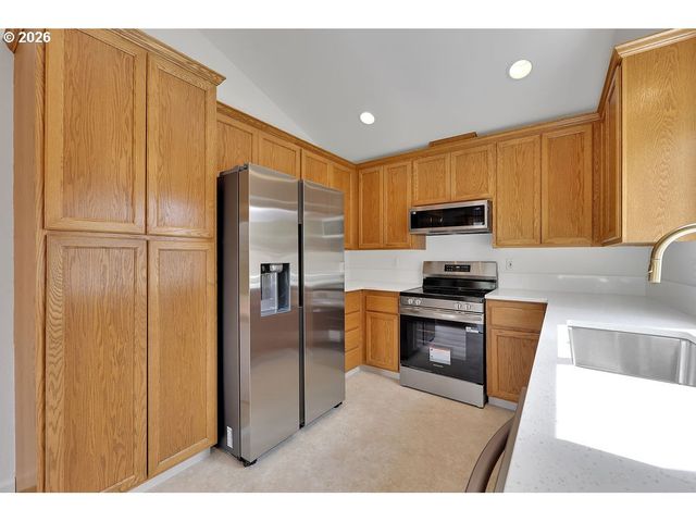 6021 FIRESTONE Dr, Eugene, OR 97402