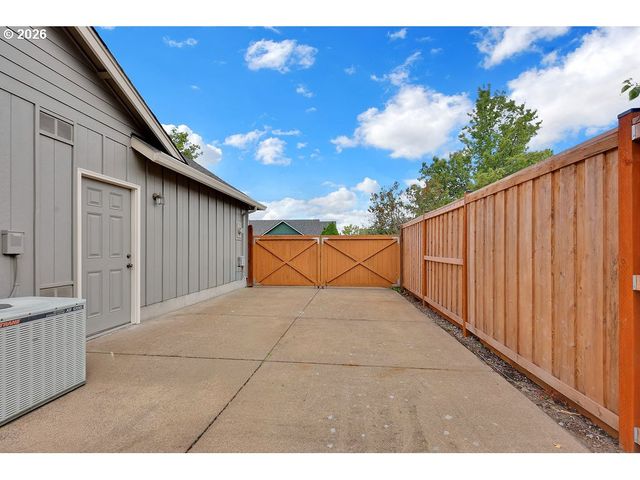 6021 FIRESTONE Dr, Eugene, OR 97402