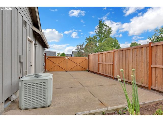 6021 FIRESTONE Dr, Eugene, OR 97402
