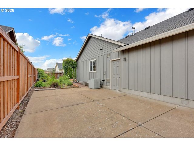 6021 FIRESTONE Dr, Eugene, OR 97402