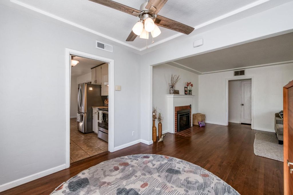 Image 12 of property listing at 146 E Garland Avenue, Fresno, CA 93704