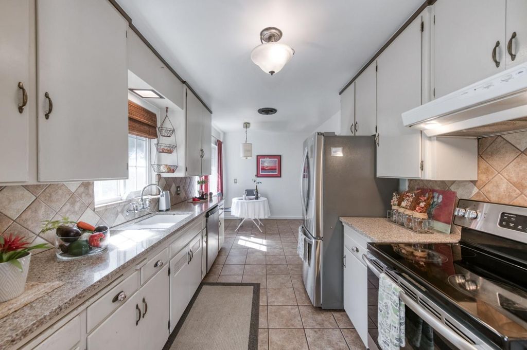 Image 14 of property listing at 146 E Garland Avenue, Fresno, CA 93704