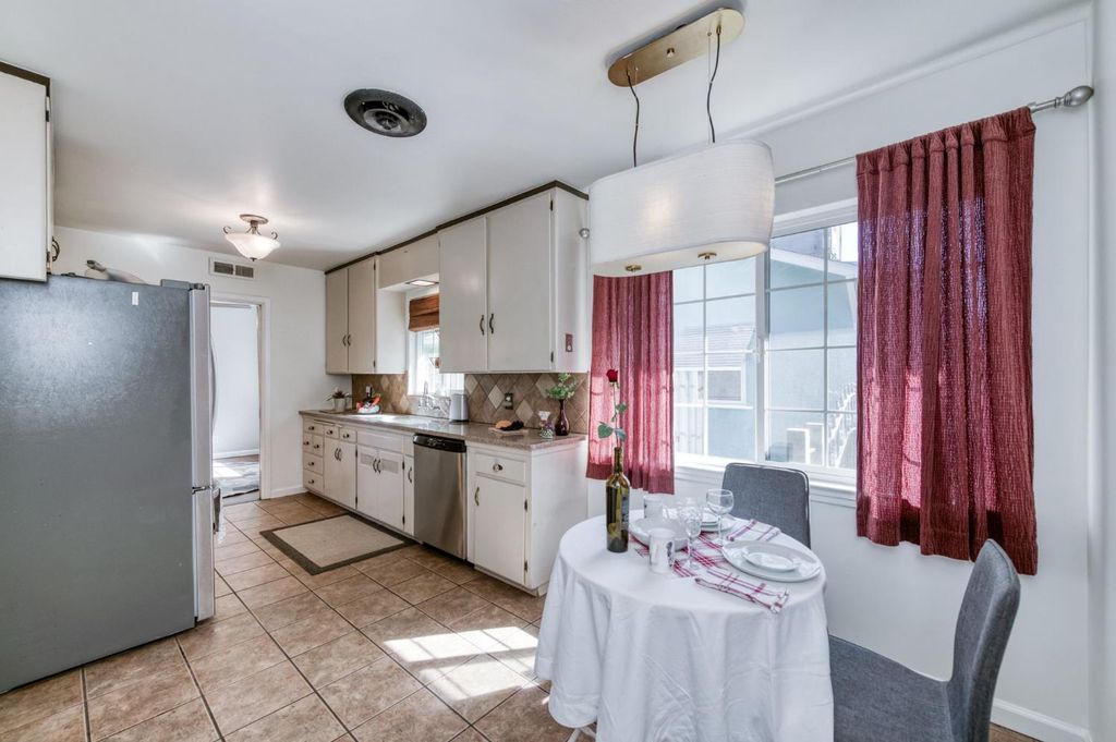 Image 16 of property listing at 146 E Garland Avenue, Fresno, CA 93704