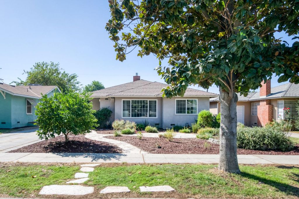 Image 2 of property listing at 146 E Garland Avenue, Fresno, CA 93704