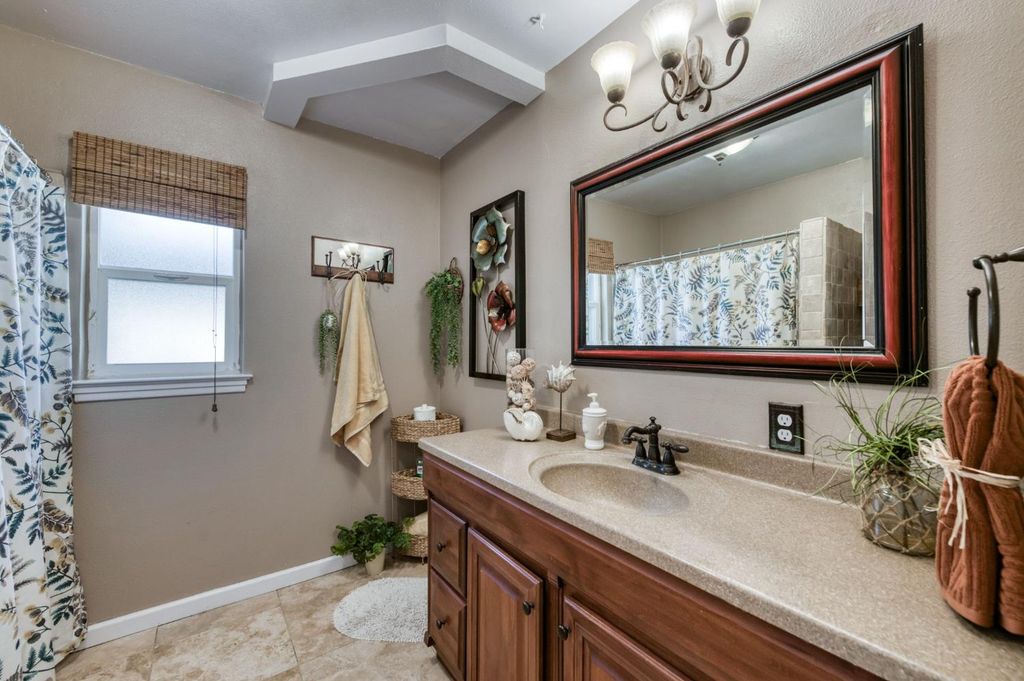 Image 23 of property listing at 146 E Garland Avenue, Fresno, CA 93704