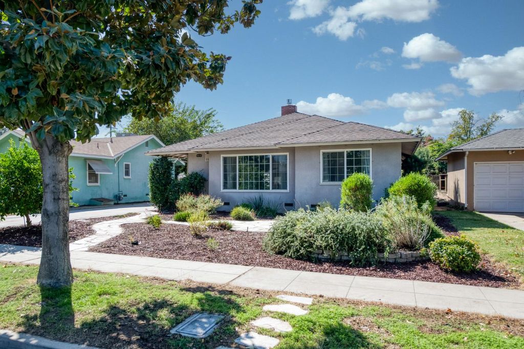 Image 3 of property listing at 146 E Garland Avenue, Fresno, CA 93704