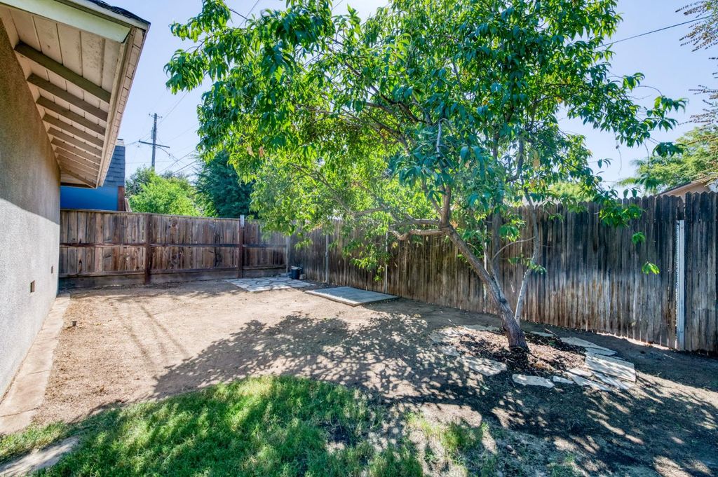 Image 32 of property listing at 146 E Garland Avenue, Fresno, CA 93704