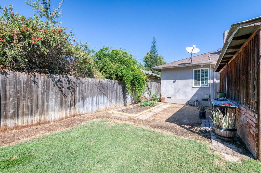 Image 33 of property listing at 146 E Garland Avenue, Fresno, CA 93704
