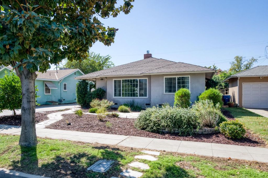 Image 4 of property listing at 146 E Garland Avenue, Fresno, CA 93704