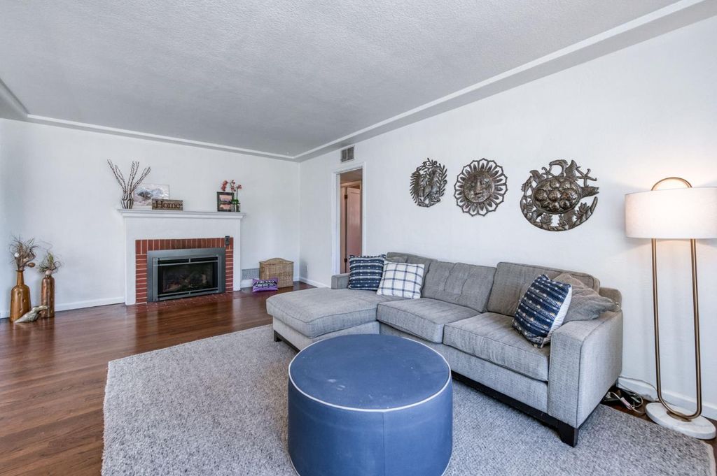 Image 9 of property listing at 146 E Garland Avenue, Fresno, CA 93704