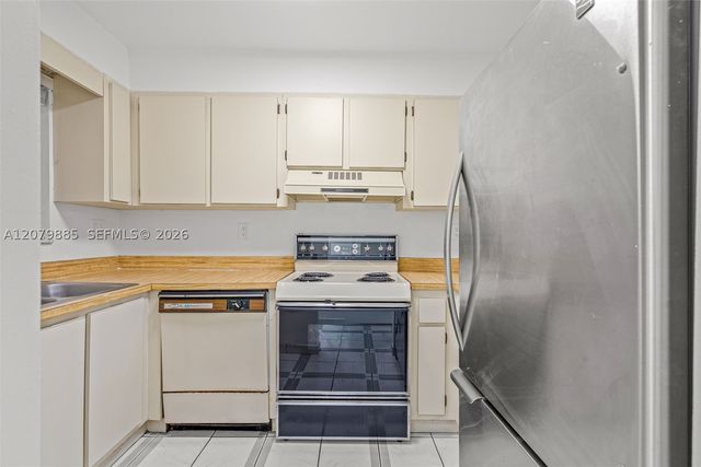 8000 SW 151st Ct 614, Miami, FL 33193