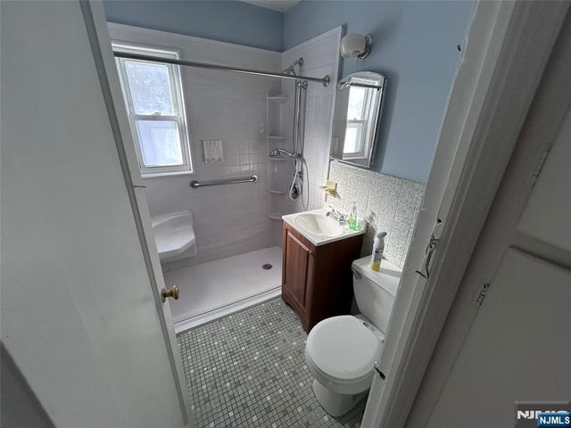 231 Spruce Street, Midland Park, NJ 07432