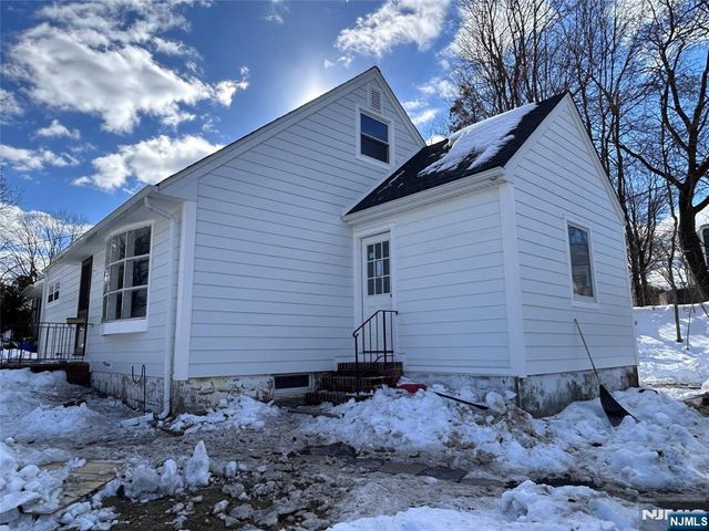 231 Spruce Street, Midland Park, NJ 07432