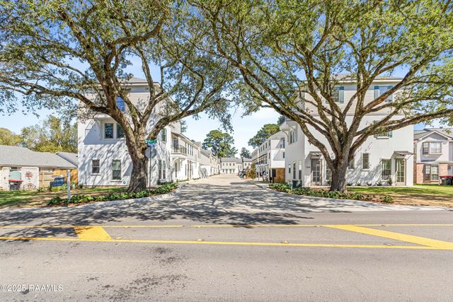 216 Steiner Oaks Road, Lafayette, LA 70508