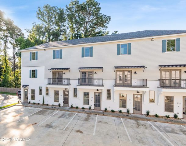 216 Steiner Oaks Road, Lafayette, LA 70508