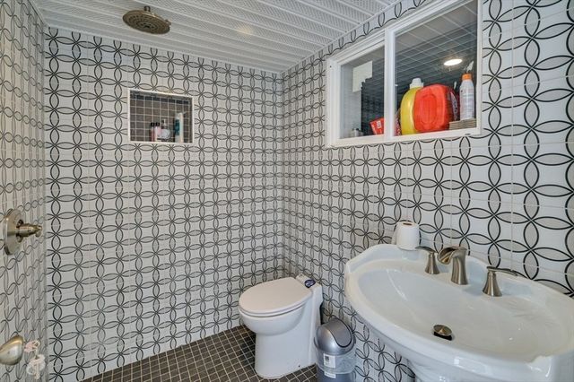 104 Kings Cove Beach Road, Weymouth, MA 02191