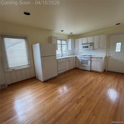 65 Hampton Road, Village Of Grosse Pointe Shores, MI 48236