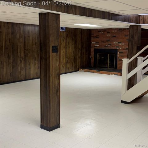 65 Hampton Road, Village Of Grosse Pointe Shores, MI 48236