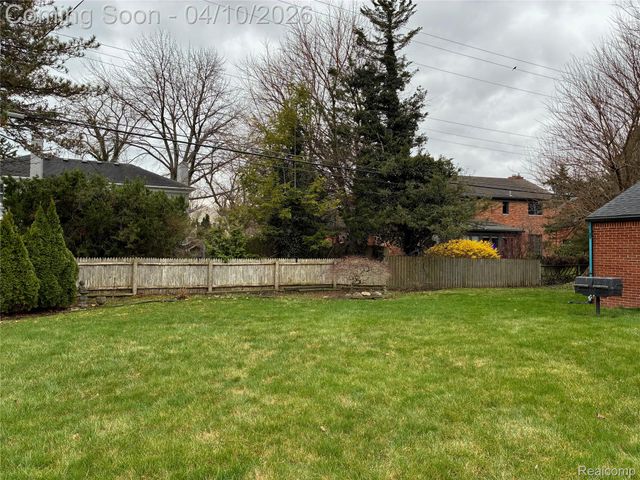 65 Hampton Road, Village Of Grosse Pointe Shores, MI 48236