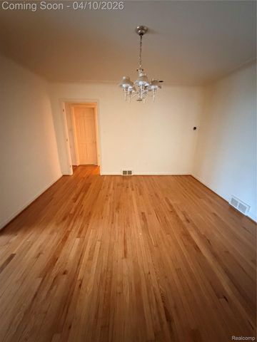 65 Hampton Road, Village Of Grosse Pointe Shores, MI 48236