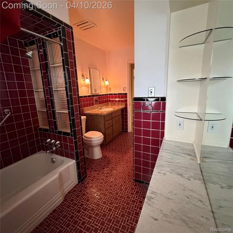 65 Hampton Road, Village Of Grosse Pointe Shores, MI 48236