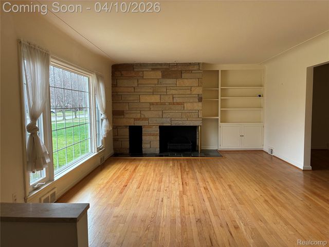 65 Hampton Road, Village Of Grosse Pointe Shores, MI 48236