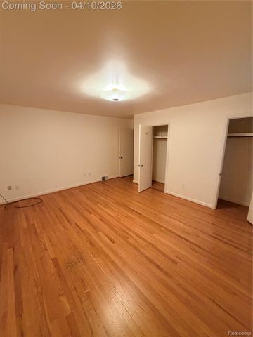 65 Hampton Road, Village Of Grosse Pointe Shores, MI 48236