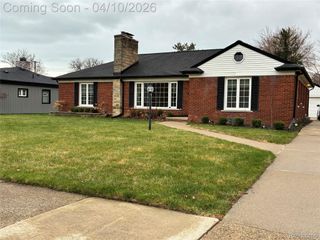 65 Hampton Road, Village Of Grosse Pointe Shores, MI 48236