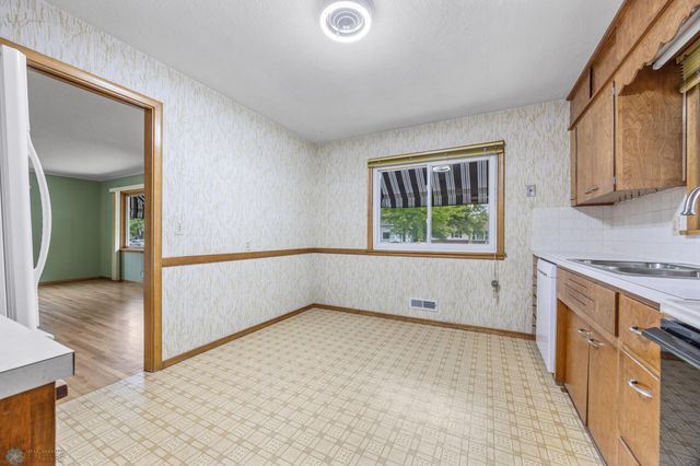 1109 14th Street N, Moorhead, MN 56560