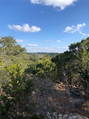 441 Cliffview CIR, Canyon Lake, TX 78133