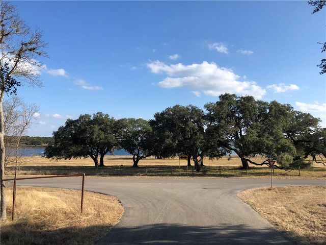 441 Cliffview CIR, Canyon Lake, TX 78133
