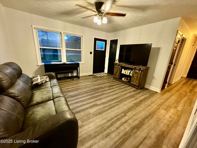 111 Duncan Ave, La Grange, KY 40031