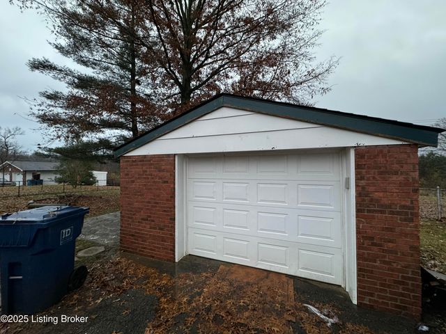 111 Duncan Ave, La Grange, KY 40031