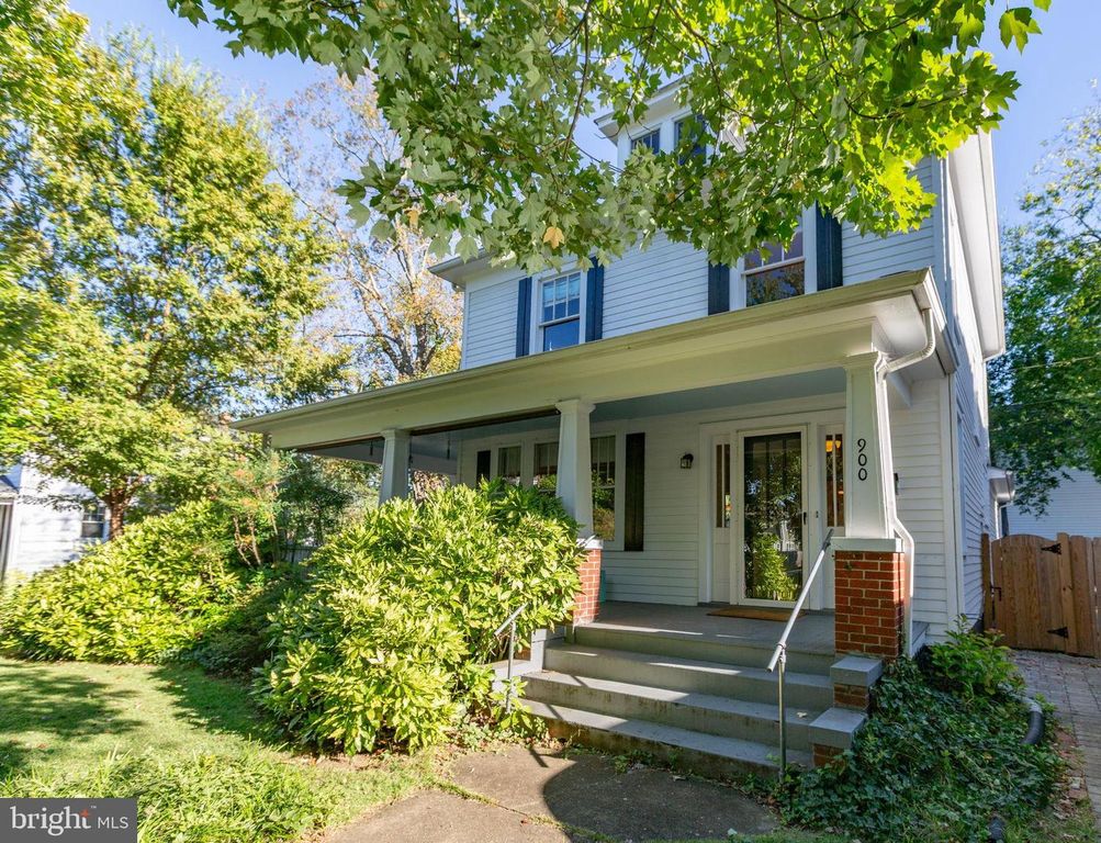 900 WOLFE ST, Fredericksburg, VA 22401