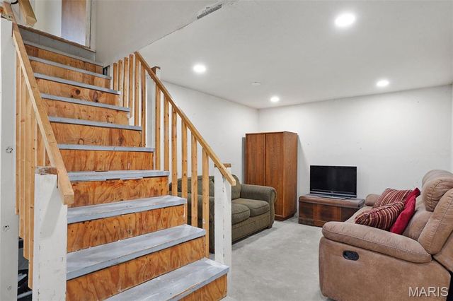 914 Blake Court, St Peters, MO 63376