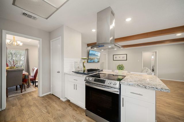 9019 Grape Street, Houston, TX 77036