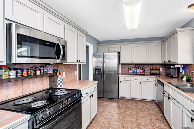 36001 Portsmouth Dr, Denham Springs, LA 70706