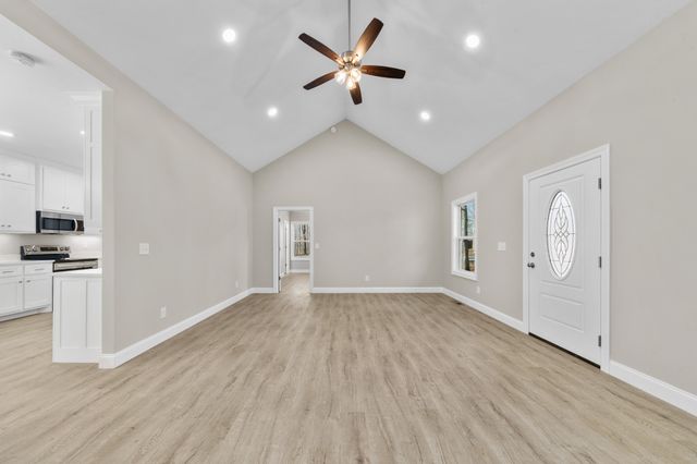 32 Periwinkle Path, Leoma, TN 38468