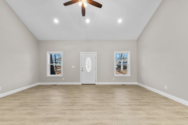 32 Periwinkle Path, Leoma, TN 38468