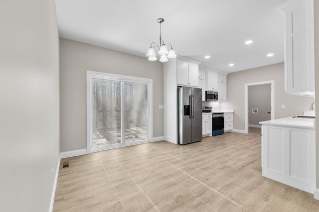 32 Periwinkle Path, Leoma, TN 38468