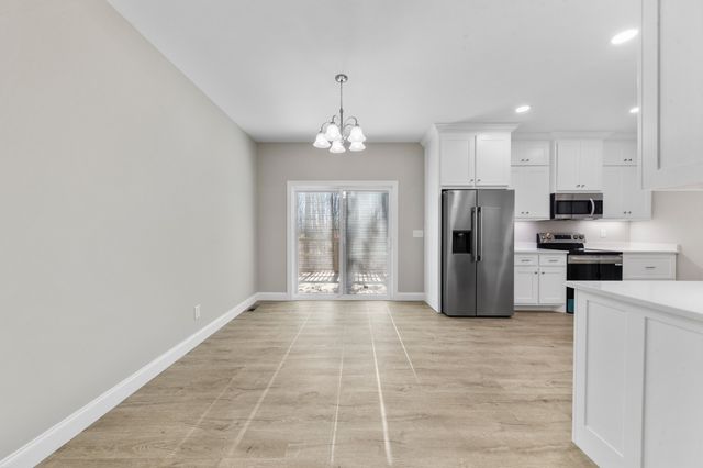 32 Periwinkle Path, Leoma, TN 38468