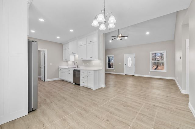 32 Periwinkle Path, Leoma, TN 38468