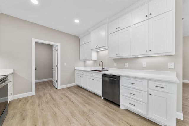 32 Periwinkle Path, Leoma, TN 38468