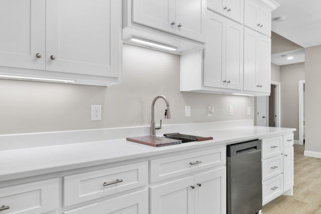 32 Periwinkle Path, Leoma, TN 38468