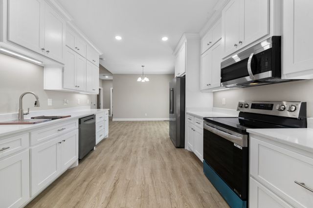 32 Periwinkle Path, Leoma, TN 38468